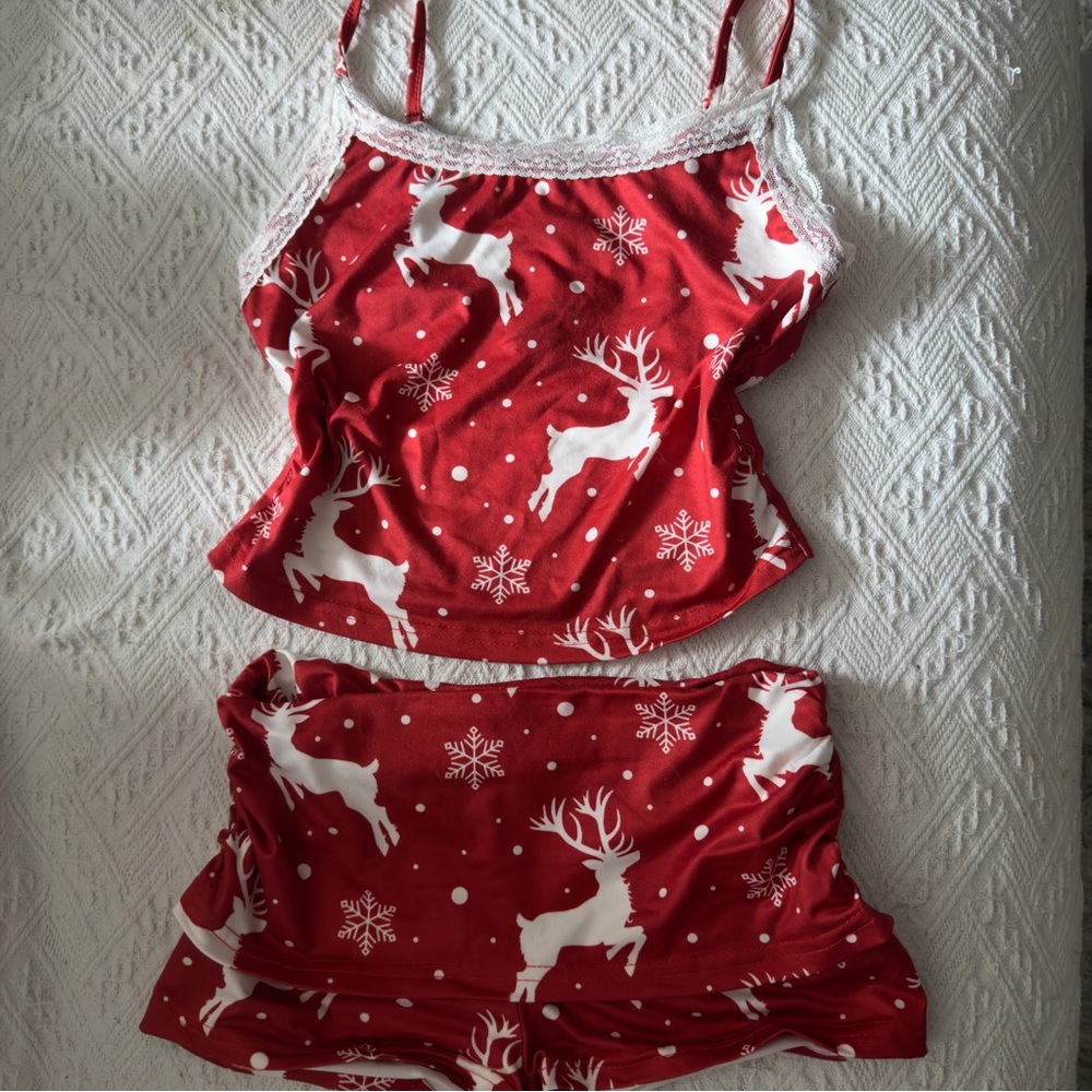 Festive Red Reindeer Print Women's Sleepwear Set